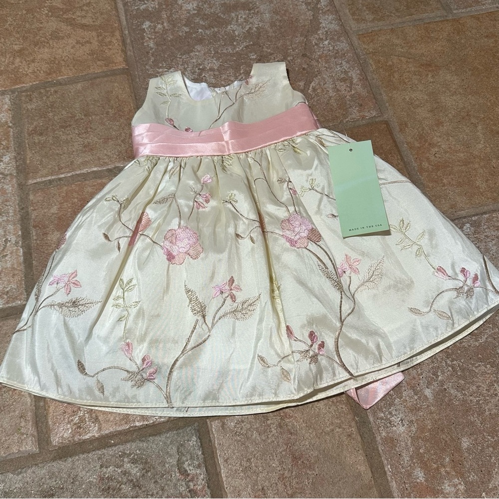 NWT Sweet Kids Floral Embroidered Dress - size small